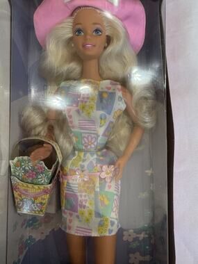 1997 Mattel Easter Style Barbie #17651 Special Edition Doll New In Box NRFB